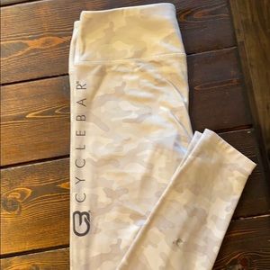 Cyclebar white camo glyder leggings